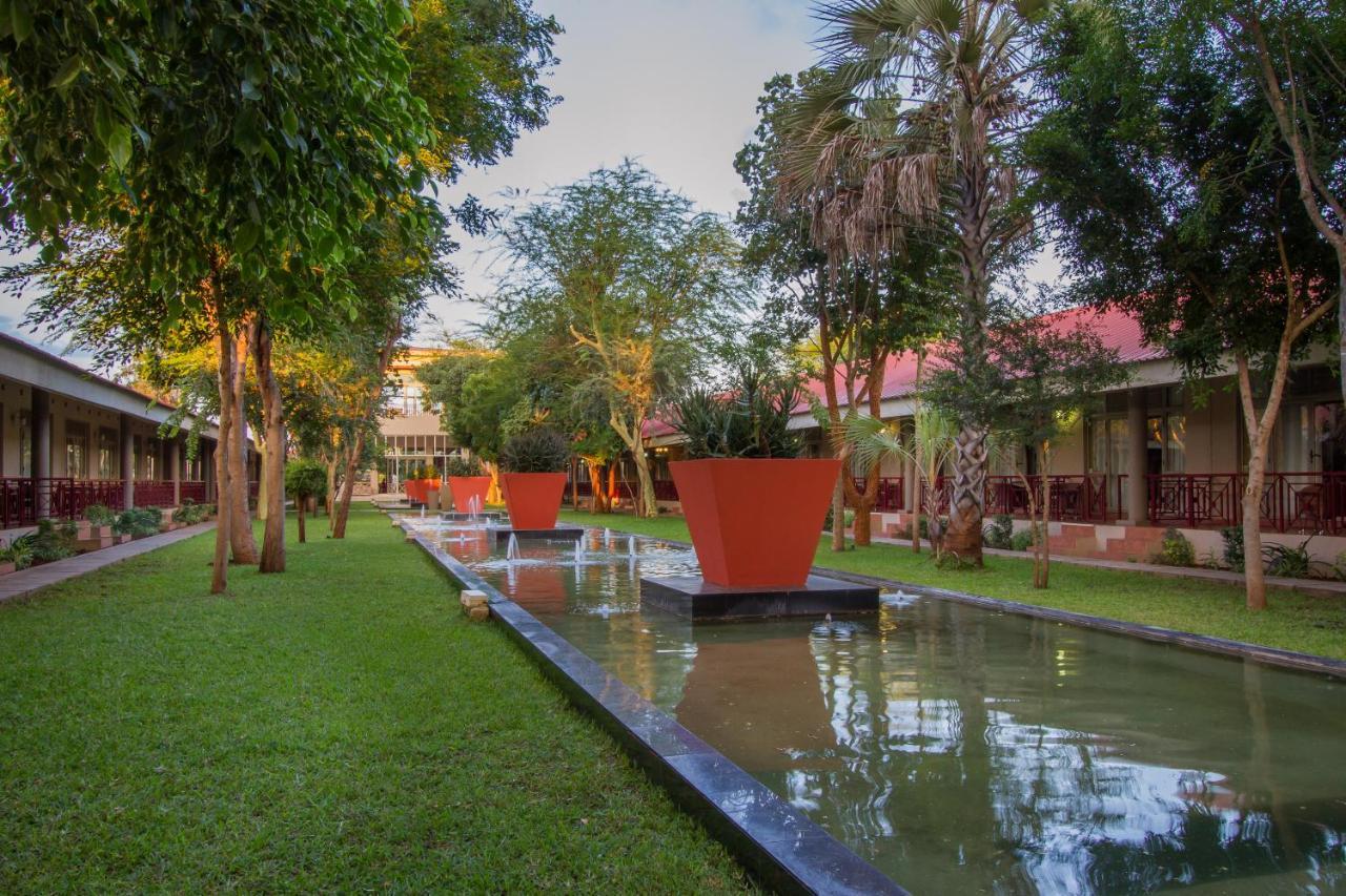 Cityblue Courtyard Hotel & Suites, Ливингстън Екстериор снимка